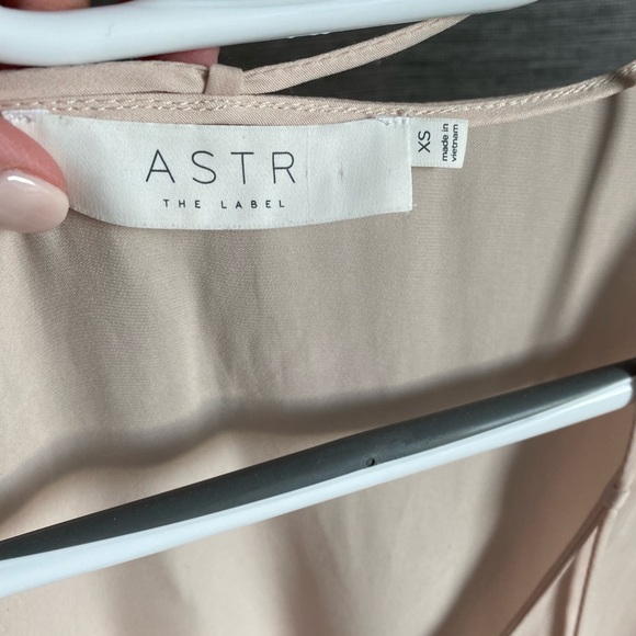 ASTR the Label cream blouse - Picture 3 of 4